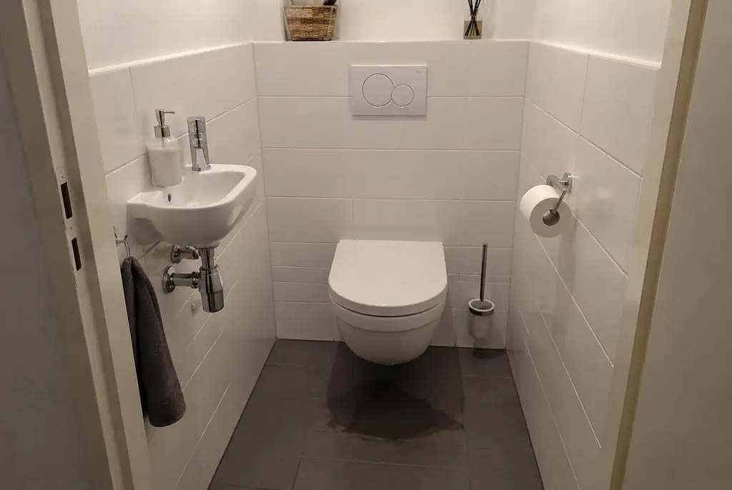 Lekdetectie Maartensdijk – natte vloer bij een toilet